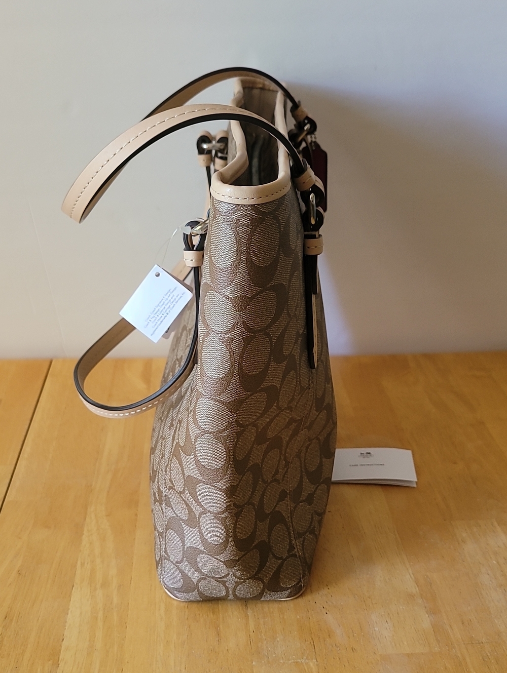 New COACH Peyton Signature Zip Top Tote F28365 - Picture 4 of 12